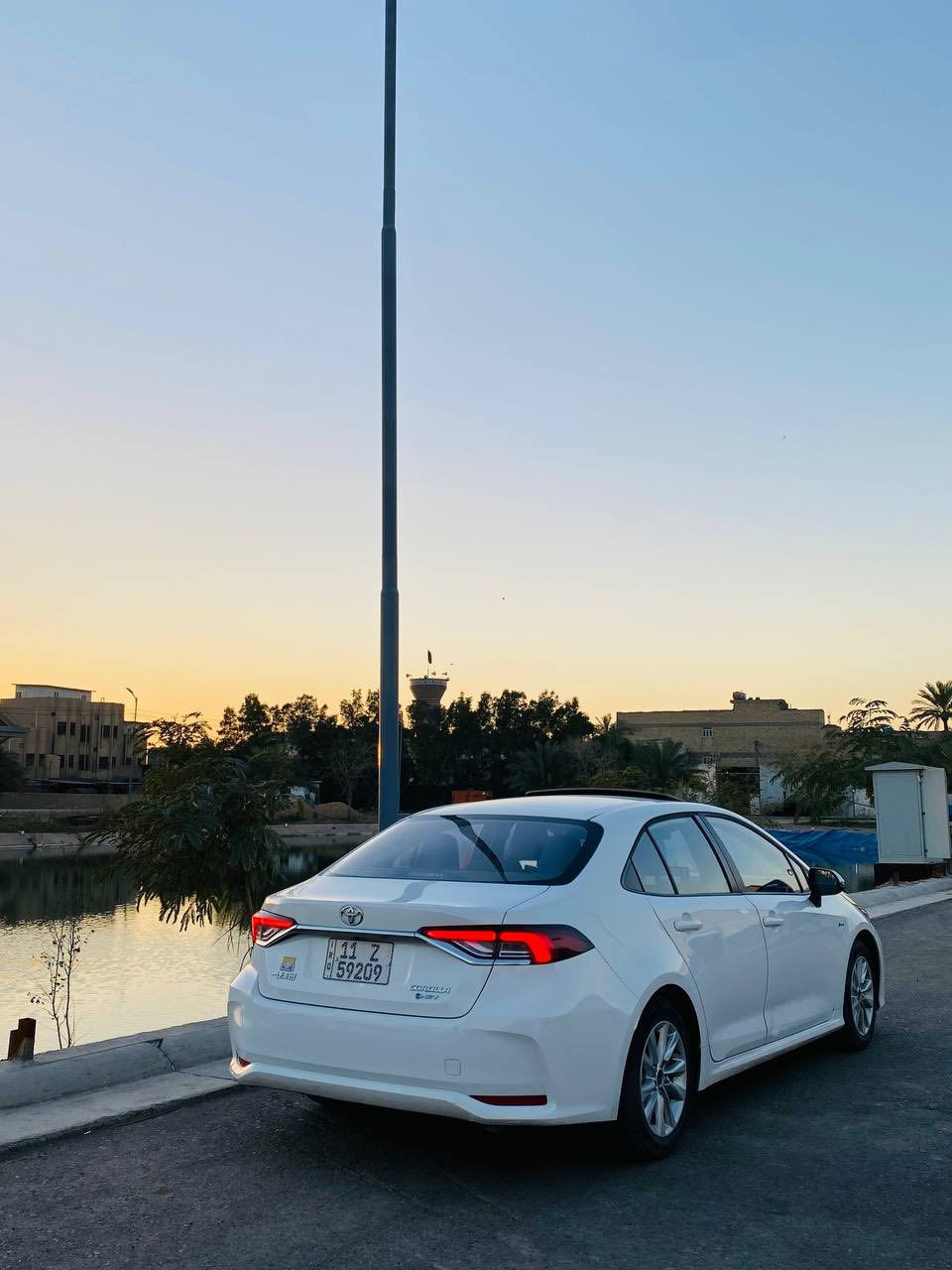 السلام عليكم
كورلا هايبرد 2025 للبيع

فول مواصفات
سلايت 
كراسي جلد اصلي
رادار + تحديد مسار طريق + قيادة ذاتيه 
بصمة تشغيل + دخول ذكي  يدة الباب
هاندر بريك بصمة + اوتو هولد 
كيجات ديجتل 
تبريد بيانو + كامره خلفيه دوارة + كار بلي 
تبريد قطعتين 
لايت زينون عالي ناصي + بروجكتر لد زينون + لد صباحي زينون+ بكلايت لد 
 حساس اطار + حساس مطر + حساس لايت داينمك عالي ناصي اوتو 
يفو مود + مود درايف + مانع انزلاق 
 تحكم  الستيرن كامل مع كروس سرعه
ويل كب  حجم 16

سياره بيه رصعه اسفل الباب باقيه ع وضعه جدا بسيطه
غراض سياره كلهن بجيس بعدهن ممفتوحات 
مكاني بغداد

‏‭0773 489 8688‬
‏‭0790 316 8635‬
‏‭0787 652 9128‬وتساب
