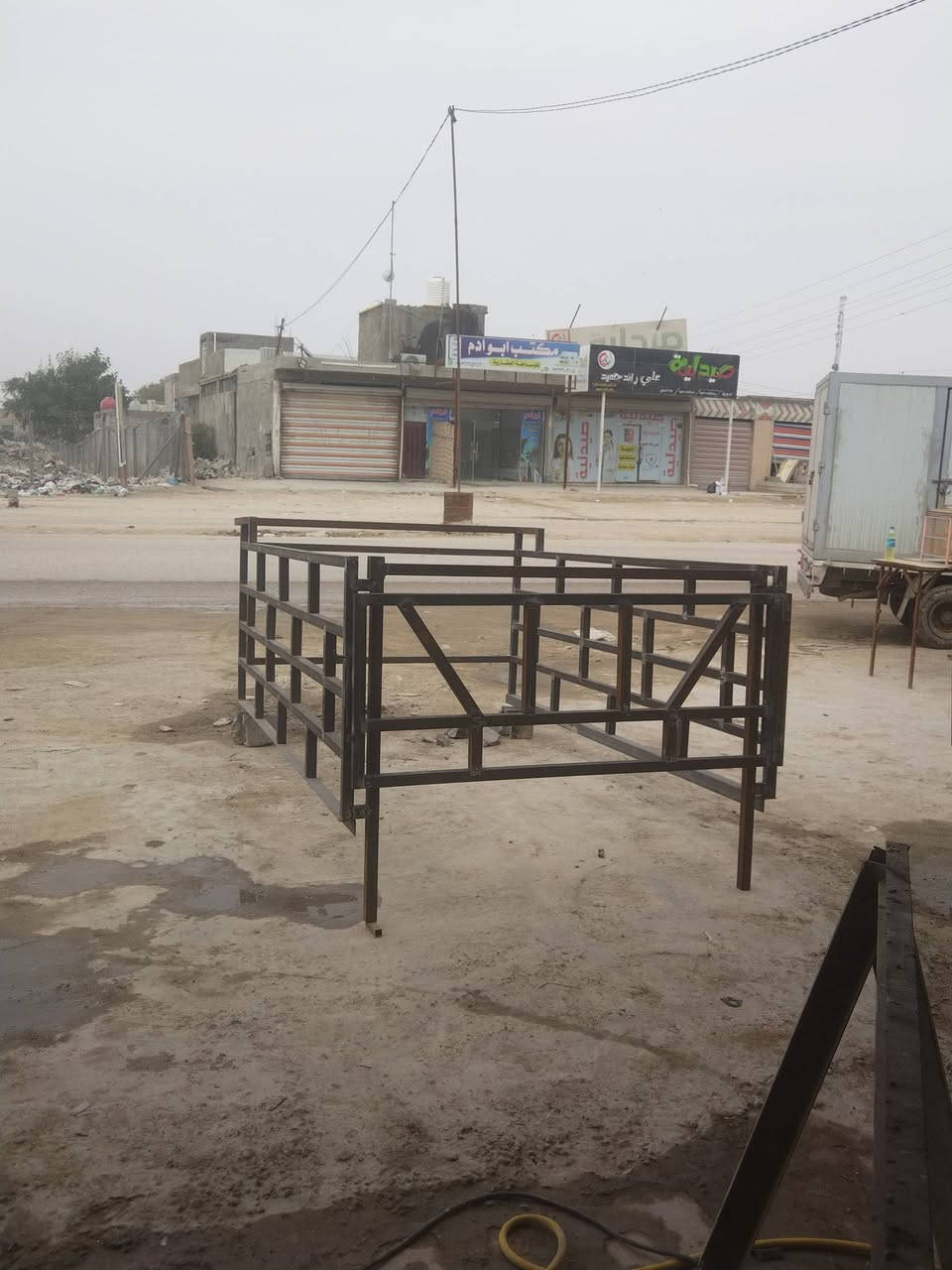 سلام عليكم مرخصت مدير الكروب محجر كيه البيع حديد متوصط بوري نج ونص السعر النهائي ٣٥٠ مكاني نجف كوفه شارع المعمل ***********
