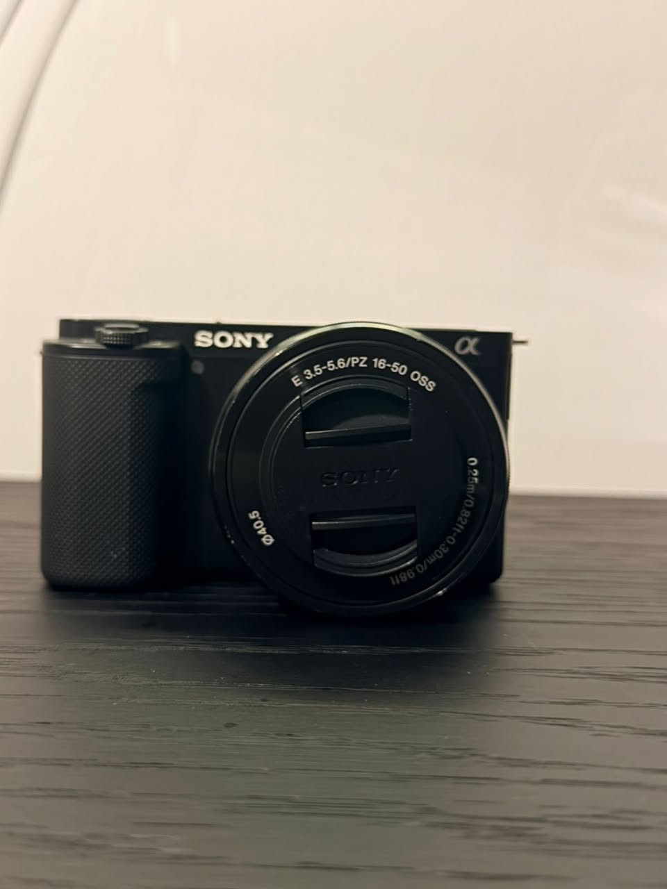 العنوان: Sony ZV-E10 نظيفة جداً (مثل الجديد) مع كامل ملحقاتها
التفاصيل:
• الموديل: Sony ZV-E10 (Mirrorless).
• العدسة: عدسة الكيت الأصلية 16-50mm مع مانع اهتزاز.
• الحالة: نظيفة جداً (استعمال منزلي قليل)، خالية من أي شخوط أو عيوب تقنية.
• الملحقات: الكارتونة الأصلية، البطارية، الشاحن، الحزام، وكل الأكياس والكتيبات.
• المميزات: تدعم تصوير 4K، شاشة متحركة (Flip Screen) مثالية للفلوقات، ومنفذ مايك خارجي.
السعر: على الخاص


**إذا كنت صاحب هذا الإعلان وتريد حذفه لأي سبب، رجاءا أرسل رسالة إلى الدعم الفني**