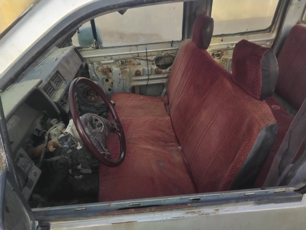 اسلام عليكم. نسيان مديل ٩١ دبل قماره  سياره شغله. صار مده متروكه. سياره مكينه بيه خيط بخار  كما موضح بل صوره  كيره مكفول رقم الماني. مثنئ راعيه موجود بل رميثه سعر 20 وبيه مجال عنوان. الديوانيه الحمزه شرقي
***********
