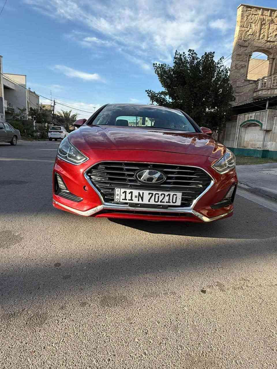 السلام عليكم
هونداي سوناتا 2018 
رقم بغداد باسمي تحويل ثاني يوم 
ضرر السياره دعاميه خلفيه فقط و هنا صار بيها طخه بسيطه بالجاملغ الامامي جهة السايق و انصبغ فقط بدون تبديل و لا قطعه 
مواصفات السياره وص فول شاشه و كامره و رادارات جانبيه وانظمه قياده و تحديد مسار و كروز سرعه و باقي المواصفات المعروفه 
السعر 128 ورقه و بيها مجال بسيط 
مكان السياره بغداد حي الخضراء 
رقمي ***********
