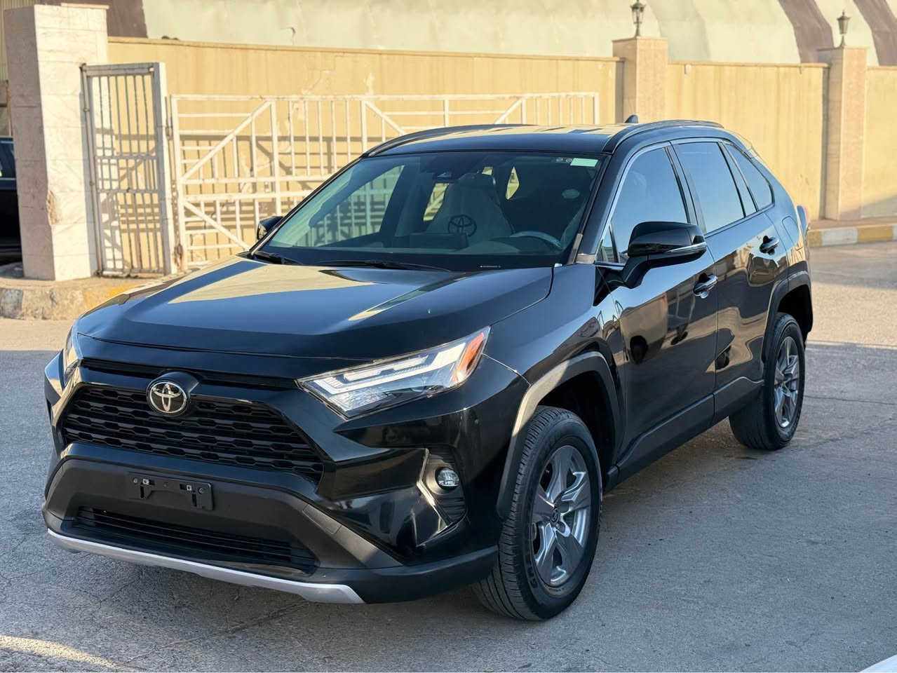 السلام عليكم 
تويوتا رافــــ4 موديل : 2024 
سعر : 180ومجال قليل سعر بلاش جوه سوك 
اللوان : اسود 
عداد المسافة : 1الف زيرو 🛑
حجم المحرك : 2.5L (4,سلندر) 
سياره نضيفه دينار مصرف ما بيها عل وضع بلادى 
ملاحظة السيارة : ربع بوند و چاملغ خلفى بدون دواخل و مكان صغير تعديل بارد 
رقم شاصى موجود بل منشور 

الرباگ ستيرن و پرده طاك مرجع بلادى 

المواصفات XLE 

دەبل اکسل (𝐀𝐖𝐃)
کیج الکتروني
‏‎ابواب بصمة
‏‎بصمة تشغيل 
تشغيل عن بعد (𝐑𝐄𝐌𝐎𝐓𝐄 𝐒𝐓𝐀𝐑𝐓)
‏‎شاشة دشبول ديجيتال
كاميرة 
هاند بريك بصمة
اوتو هولد (𝐀𝐔𝐓𝐎 𝐇𝐎𝐋𝐃)
اوتو ستارات (𝐀𝐔𝐓𝐎 𝐒𝐓𝐀𝐑𝐃)
اوتو ستارات (𝐀𝐔𝐓𝐎 𝐒𝐓𝐎𝐏)
رادار امامي (تحديد مسار)
‏‎رادار جانبي (نقاط عمياء)
‏‎رادار خلفي (التحذير من الاصطدام)
‏‎حساسات امامي
‏‎حساسات جانبي 
‏‎حساسات خلفي 
نظام (𝐄𝐂𝐎)
نظام (𝐍𝐎𝐑𝐌𝐀𝐋)
نظام (𝐒𝐏𝐎𝐑𝐓)
نظام (𝐎𝐅𝐅-𝐑𝐎𝐀𝐃)
‏‎تحكم استيرن 
استيرن تدفئة
‏‎كشنات كهربائي
‏‎كشنات تدفئة
‏‎تبريد لمس
‏‎تبريد مركزي 
‏‎صندوق شفط كهربائي 
‏‎لايتات (𝐋𝐄𝐃) عدسة زينون بيلادي‏
‏‎بكلايتات (𝐋𝐄𝐃) بيلادي
‏‎ويل كروم

تفاصيل اكثر الاتصال علی ارقام التاليه ‏
واتساب 
☎️ ***********

عنوان📍عقره اكر, نينوى
