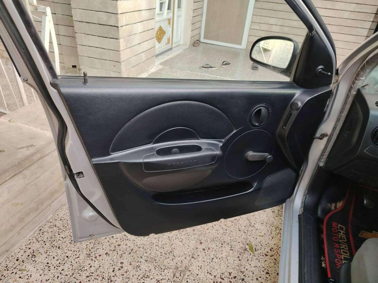 افيو ٢٠٠٦ رقم نينوى مسطره اني الشرعي سياره جاهزه ومال بيها صبغ صفحه اليمين اثر شظاية هاون بدون دواخل وبدون دعم كير عادي الشراي اتصل ***********
