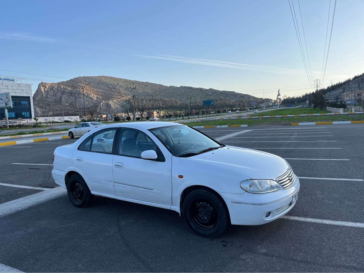 ***********
***********
نیسان سەنی. مۆدیل ٢٠٠٢. ئارم پلاستیک هەولێر بە شەرتی ئەولیات و مەفرەزە. رەقەم ئەسڵی. گێر مەکینەو توندو تۆڵی بە شەرت نمونیە. لە جوانی دوو پارجەی سبوخە. بئ ناو بئ ئرباگ  لەسەر ساخی پەمبە 
سعری ٦٠ گەلاو ماملە السليمانية, العراق
