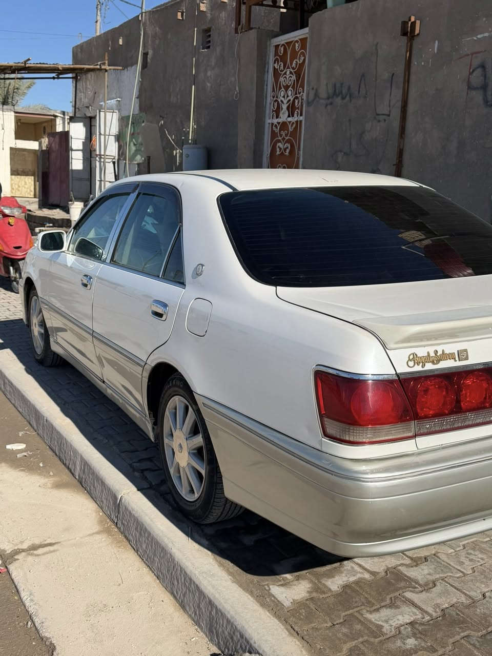 السلام عليكم سيارة جنون موديل 2001
أصولية (أصولية) رقم بصرة( انكليزي) وباسمي مكاني البصرة 
السيارة حدادية (جديدة جديدة جديدة)
التبريد والتدفئة شغالين 100%
مكينة ديفور الجبير
السعر 143 وبيها مجال بسيط كلش
السيارة خير من الله وما محتاجة شي
رقمي (***********)
