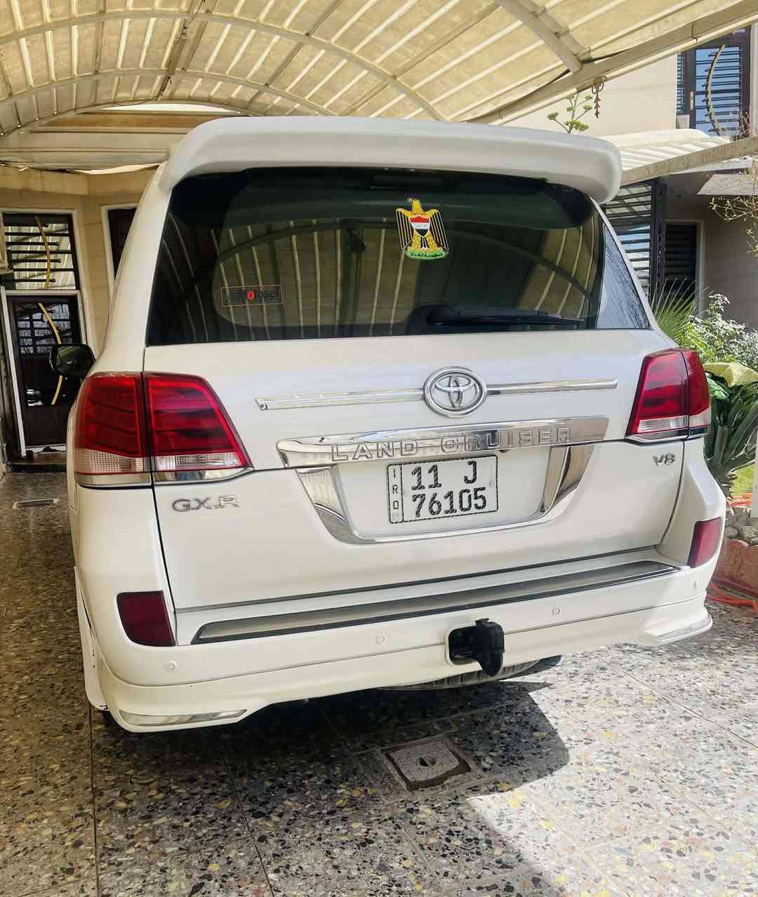 السلام عليكم مكلف بالنشر لاندكروز موديل 2013 
بيع او مراوس حسب القناعه مكينه كير حداديه 
صدر تخم تاير تبريد ثلج المواصفات فول 1/1
رقم بغداد بأسمي للاستفسار ***********
