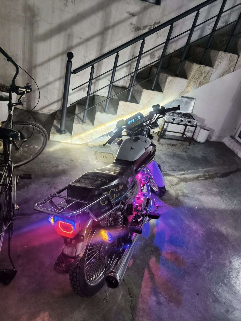 للبيع ماطور ايراني سونك 2025 ملفيس اوراق كامله شانصي رفيع ماطور فول نظيف بي اربعه گير صالنصتين صالنصه بلادي ماله كاتم وجديده M K Z سعر 625 بي مجال رقم الهاتف ***********
