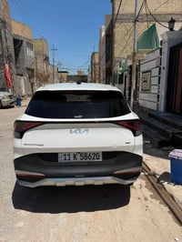 موديل 2023 امريكي هايبرد رقم الشاصي موجود ب الصور وبيها ضربه باب الساي...