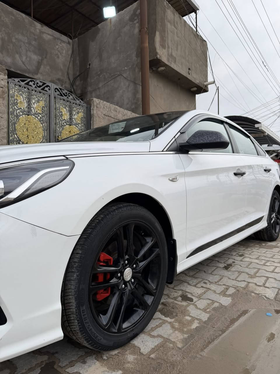 سوناتا ٢٠٢٠ وارد كوري ماشي ٦٧٠٠٠ جديد مال بيت متعوب عليها الكوري يجي صبغ فقط هاي بيها صبغ شبر ع كد ايد بالجاملغ مثل ما موضح بالصوره والباقي مكفول 
محرك دوش ٢٠٠٠
كشنات كهربائية تدفئه تبريد 
حداديتها جديده هو ما طالع بيها 
تخم تايرات جديد
شاشه جديده ستوني شادها كار بلي 
ونشره لد ع طول السياره تحكم بالمبايل  
السياره ع ايدي حتى مامشتغل بيها 
رايدها ١٧٣ والي ماتفيدها لا يكسر بسعرها 
عنواني شط العرب التنومه سنويتها لل ٢٠٢٧
وبأسمي السياره واريد تحويل ثاني يوم 
رقم تلفوني ***********
