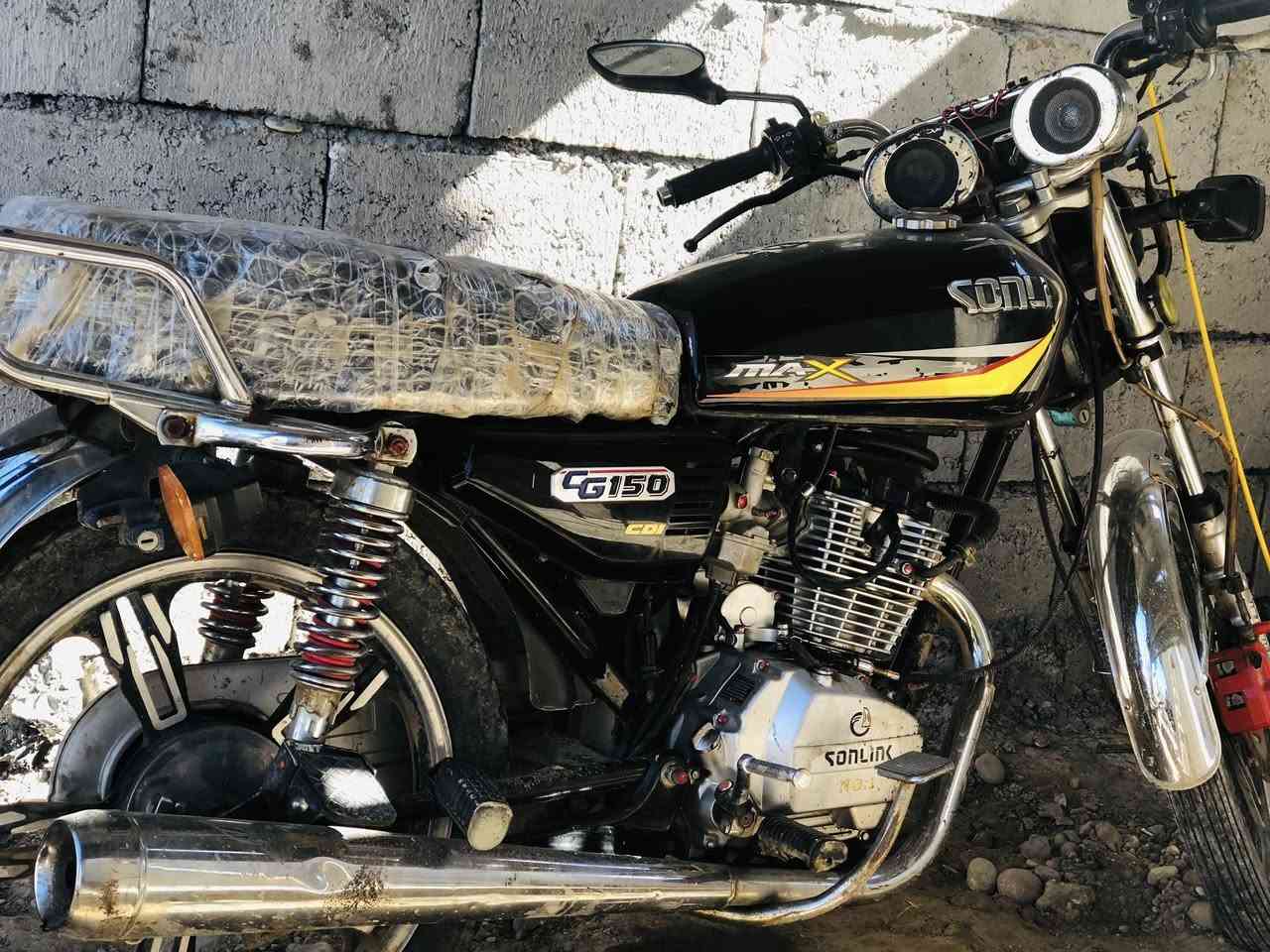 السلام عليكم ورحمة الله وبركاته موطور للبيع سيفان موديل 23محرك ماًمفترحً كهربائيات شقاله كلو شغال ما ناقصو بس تاير وره تعبانه سعر 450وبي مجال ملاحظه يرهم مراوس شعندك نزل***********
