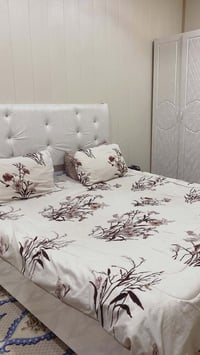 طقم نوم • خشبي • قابلة للتفاوض