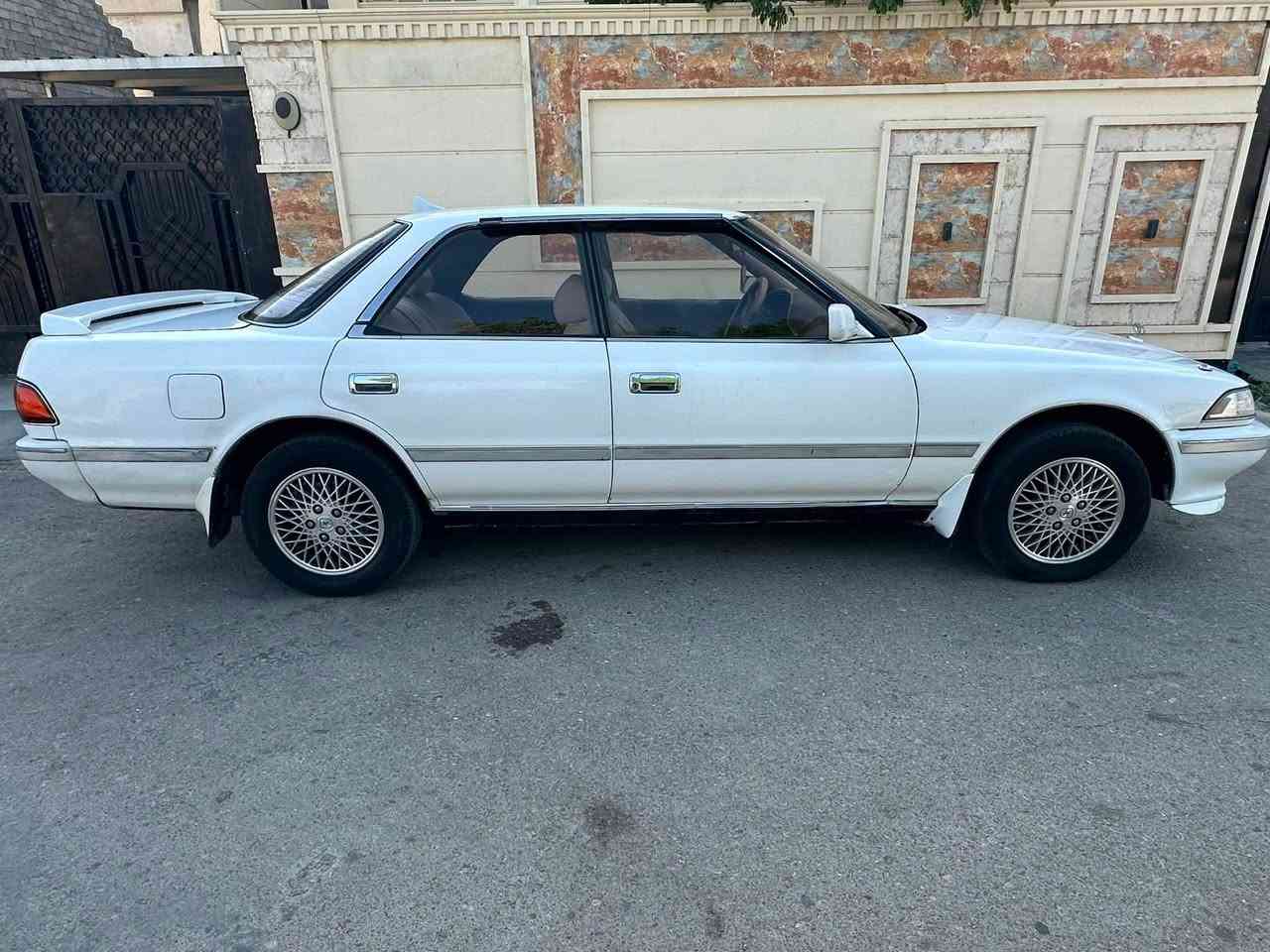 سلام عليكم للبيع مارك شطح ١٩٩١ سيارة نظيفة جداً بدون ضربه عظمته ميكانيك كله شغل مكينه جير صدر كله توب تبريده ثلج داخله نظيف هم سيارة موجودة بديالى ورقمه ديالى باسمي  شهربان سعره ٦٠ وبيه مجال ***********
