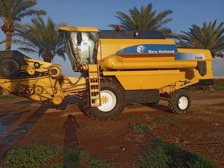 حاصدة لبيع موديل 2000  مكينة منفيز مشتغلة موسمين  مكينة مكفولة طبلة 15   السعر 68  مكان واسط عزيزية الستفسار التصال على رقم ***********
