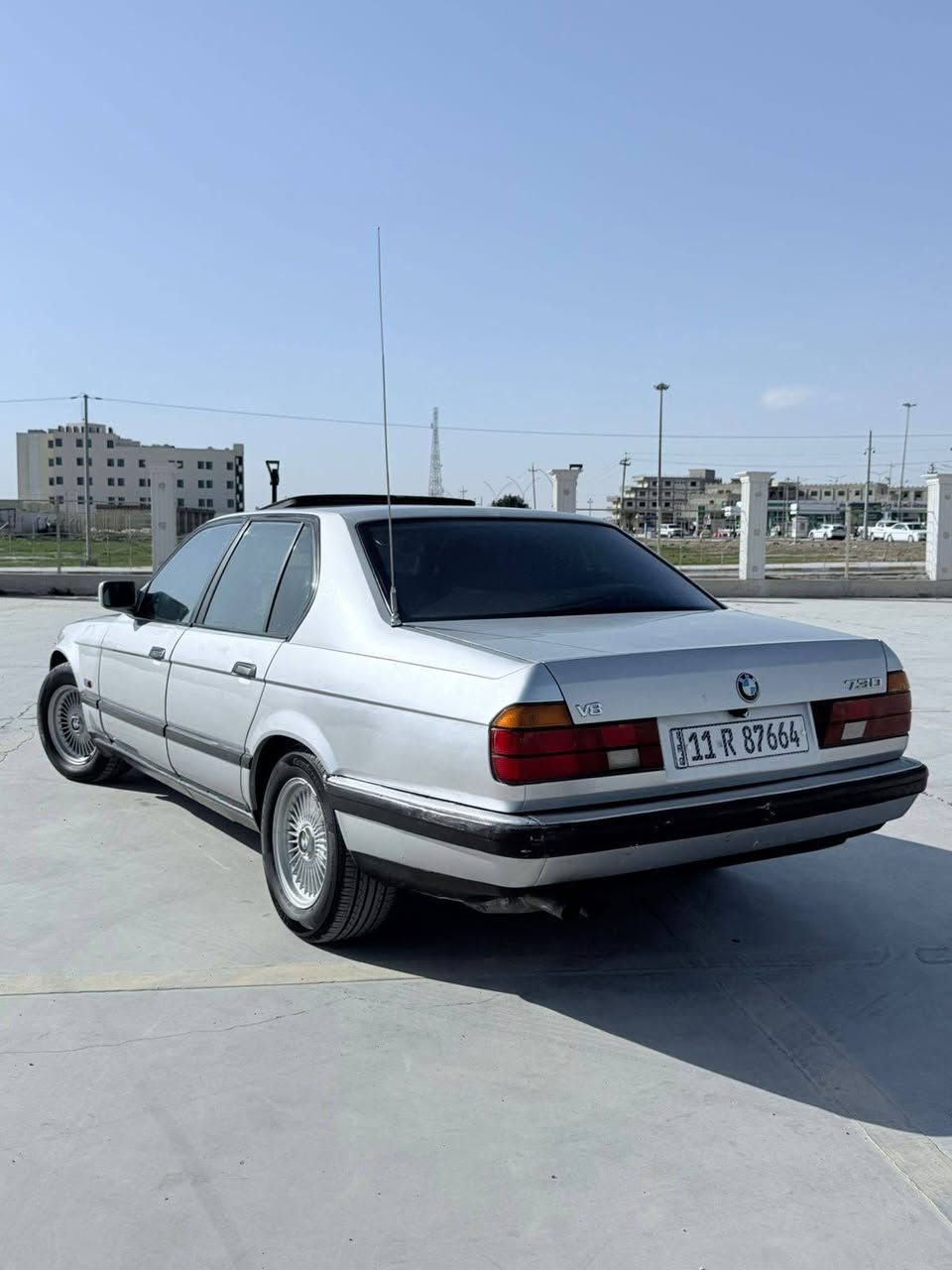 السلام عليكم 
 بسبب الوعود الكاذبه رجاء الموشراي لا يتعبني 

سياره جديده وبلاديه ع
 وضع الشركه 

 للبيع او مراوس حسب .....
بي ام دبليو.   730i.اصل
8سلندر مسكر أصل 
موديل 1993 بلاديه  
رقم بغداد انكليزي تحويل ثاني يوم 
بدون حادث ولا صبغ بلاديه
تخم تاير جديد ويل شعاع نضيف 
كير محرك شرط الكفاله 
تبريد ثلج شرط
. سياره فول مواصفات 
تشغيل واطفاء  عن بعد ع ريمونت مع تشغيل لايت نضام أمريكي 
. سلايد طكتين  
كشنات فول كهرباء هيتر 
خزن ميموري 
حداديه امامي خلفي جديد شرط  جاهزه 
+ كهربائيات بلاد شرط ع وضع الشركه 
خارج وداخل جديد ونضيفه 
دواخل غرفتها نضيفه شرط 
  مكاني واسط الكوت.   

***********
