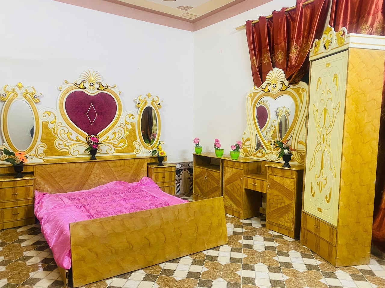 غرفه نوم عراقيه حطاطه تصميم تركي نضافه فول استخدام قليل جدا السعر 900بي مجال العنوان  البعبيد الاتصال ***********
