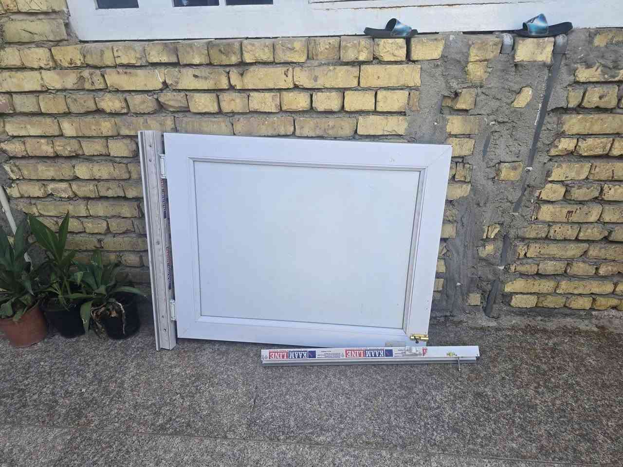 باب PVC مال درج للأطفال مستخدم قليل جديد ***********
