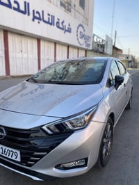 نيسان فيرسا 2024  ضررها كلش بسيط بخشم البوند  وبل صندوك يم العلامة أثر...