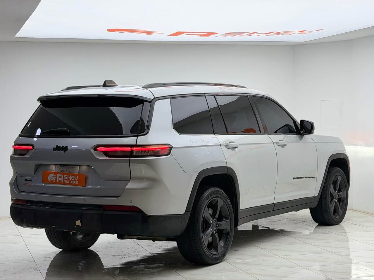 تحطيم الاسعار ب سعر شكل قديم 🔥😍💣
Jeep Grand Cherokee 2023
جيب گراند شيروكي ٢٠٢٣

مواصفات  Laredo Black top
(مقاعد جلد+تدفئة-سقف سلايت-تدفئة المقود-رادار)

مكينة ٦سلندر حجم ٣.٦لتر 
ماشية ٥١،٠٠٠ ميل و بحالة جداً ممتازة 

 ضرر السيارة اربع قطع بنيد و جاملغ و بابين بدون دواخل ايرباك بس دكمة مرجع سستم السيارة كلش حلوة و نظيفة

رقم كاتي دهوك تترقم شمالي السيارة
مكفولة من كير و محرك و كهربائيات

و ب سعر(238$) ورقة و بيها مجال

مكان السيارة

دهوك -معرض ارشف R-Shev
رقم51 من معارض التيرمينال 

***********
*********** دهوك, العراق
