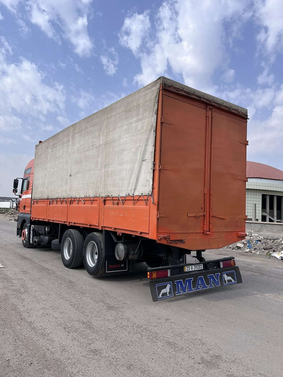 مان 2001كير عادي  هاف  حجم مكينه. 410بشرط كيرو مكينه بشرط شاصي سحال  دبل تاير. سنويه جديد 2031جديد حتا  تول بودي 7.45 طويل عنوان كلار ***********
