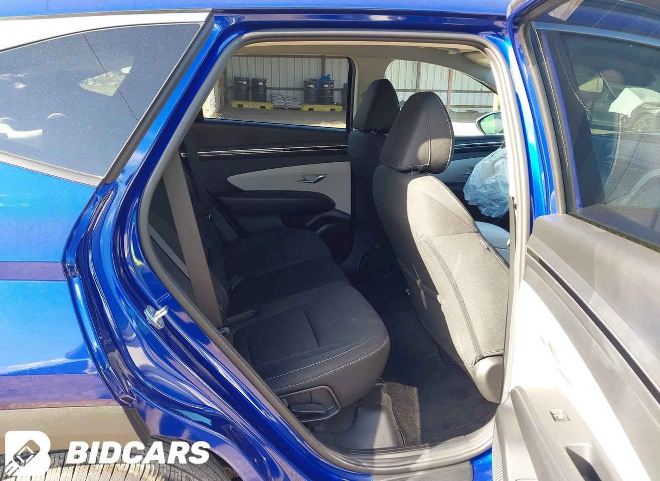 سلام عليكم توكسان موديل 24 
فول السيارة 
بصمة

رادارت 360 
شاشة جبيرة 
كشنات جلد 
تدفه كشنات 
كراسي كهرباء 
رادارت 360
اوتو هولد 
تشغيل عن بعد 
جنطة كهرباء 

السيارة بعد بيها مواصفات بل عافية على الياخذها 
مكان السيارة  مدينة الصدر 
195 وبيها مجال بسيط
***********
