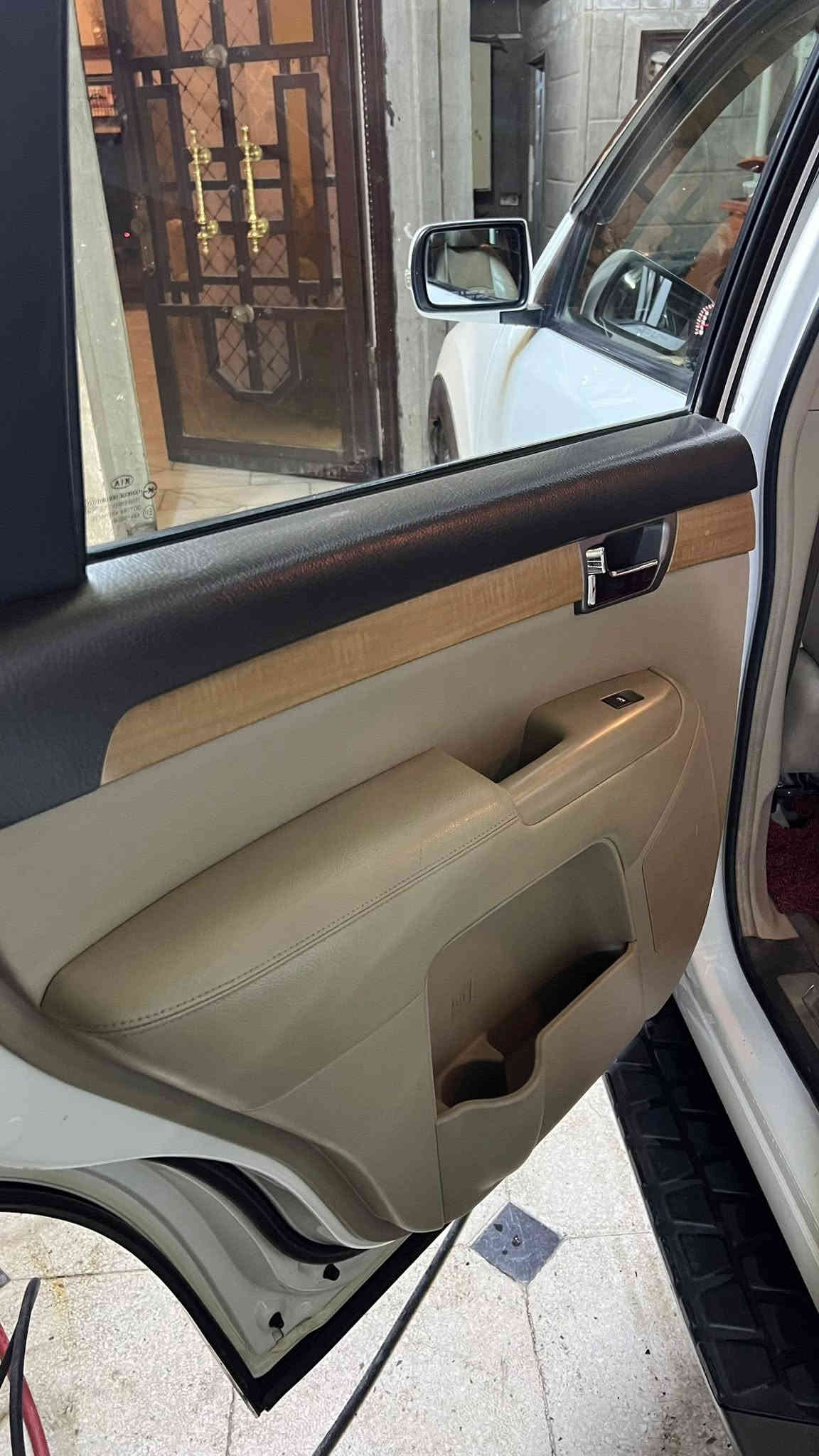 السلام عليكم 

كيا موهافي موديل 2012
 رقم بغداد مشروع وطني 
باسمي والتحويل بأي وقت
خليجي سياره كفاله عامه ضربه وصبغ وتبديل

1.سياره فول المواصفات 1/1 .
2.فتحه سقف .
3.كشنات جلد .
4.بصمه عدد 2 .
5.كشنات كهربائيه .
6.تحكم استيرن .
7.جنطه شفط .
8.مري شفط .
9.اناره ضوئيه أبواب.
10. باقي المواصفات معروفه .
11. ماشيه 63 حقيقي .
12. 6 سلندر 7 راكب 3 قطع تبريد.
13. 4 ويل.
 
((( جديده وجاهزه مكينه وكير )))
(((حداده جديدة وتبريد كلها جاهزه )))

🏠مــكــان-ســياره- بغداد حي الجهاد

✅ 💵 الــسعر: 175 وبيها مجال 
☎️ رقم الهاتف ***********
