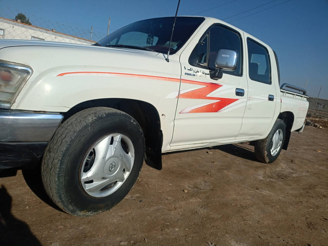 السلام عليكم سياره ٩٩ للبيع گير ومحرك مكفول بأسمي تريد تحويل تريد وكاله مشروع وطني للأستفسار الأتصال على الرقم ***********
