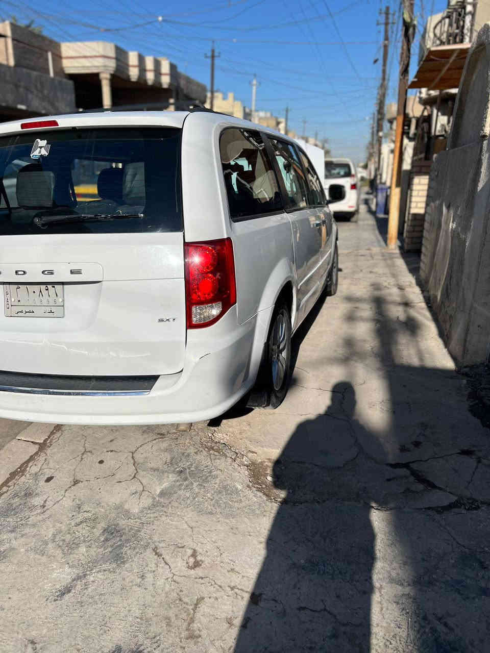 السلام عليكم 
دوج كرفان ابيض رقم بغداد باسمي موديل 2014
حادثها باب الخلفي مع الجاملغ الخلفي 
بيها منظومة غاز 80 لتر 
ارضية وكشنات مدوشمة
تشغيل عن بعد 
سيارة جاهزة من كل شي
كير ومحرك وحدادية
سنويتها 2028
مكاني بغداد المشتل 
السعر 155 
للاستفسار خاص او التواصل على الارقام
*********** /*********** بيهن واتساب
