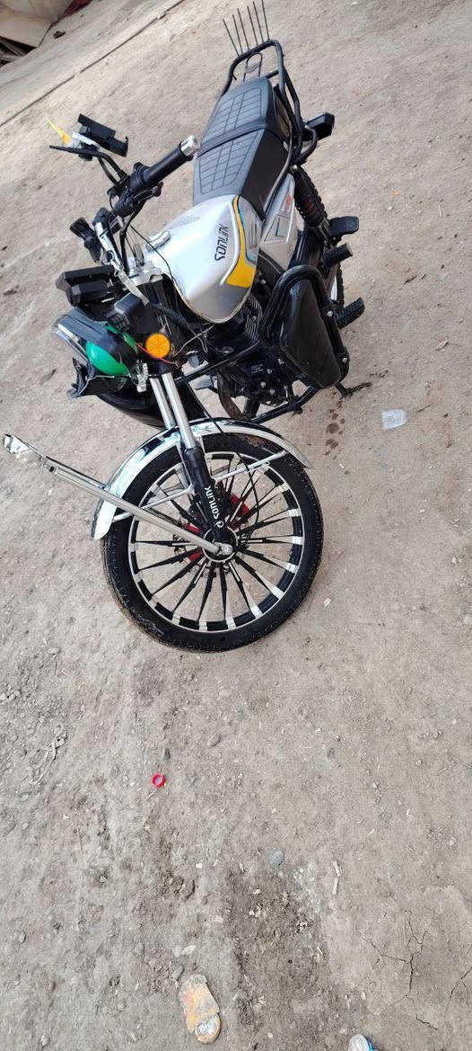 سلام عليكم دراجه للبيع سونك موديل 2025 دراجه مكفوله من كلشي المحرك 200CCبلادي مامفتوح شلعه ومعدل 🔥 صالنصه رياضي كهربائيات كلهة شغاله السعر750وبيهة مجال 
العنوان محموديه 
***********

الخاص مفتوح
