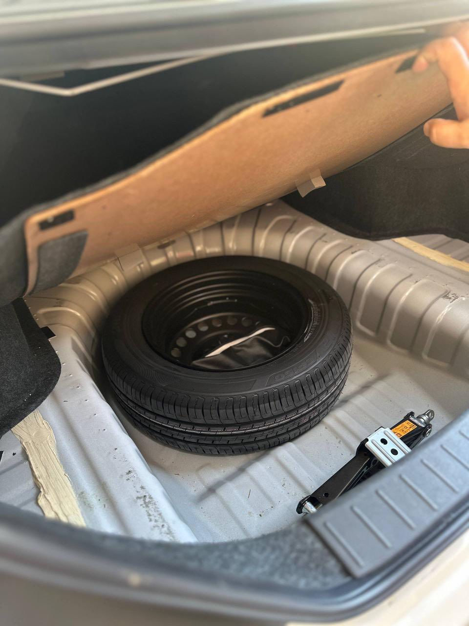 نيسان سني هندي ام البليته الزرقه مديل ٢٤ ماشيه ١٥ الف مكفوله من كل ملاحضه مصروف عليه دوشمه وتغليف البوب راضيات السياره استخدام شخصي مكان السياره الدوره السعر ١٣٨ وبيه مجال رقم بغداد إنكليزي تحويل مباشر رقم ***********
