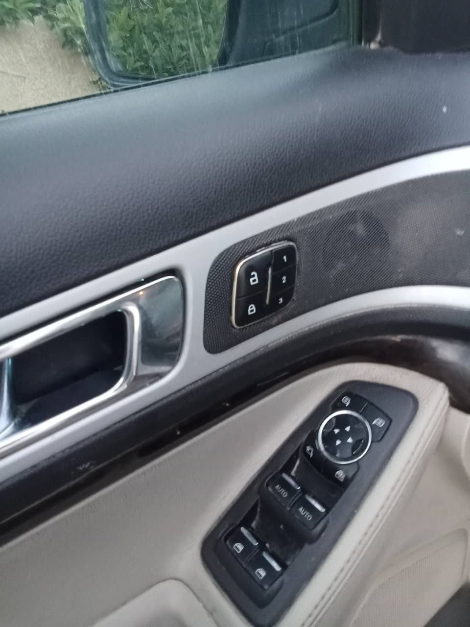 السلام عليكم فورد اكسبلور 7راكب لمتد كراسي جلد كهرباء تخم تاير صدر جديد شاشة كبيرة تدفئة تبريد بالكشنات رقم بغداد موديل 2011 فول عدا الفتحة السيارة جاهزة بدون نقص صور الحادث بالمنشور  مكانها بغداد السعر120 الاستفسار ***********
