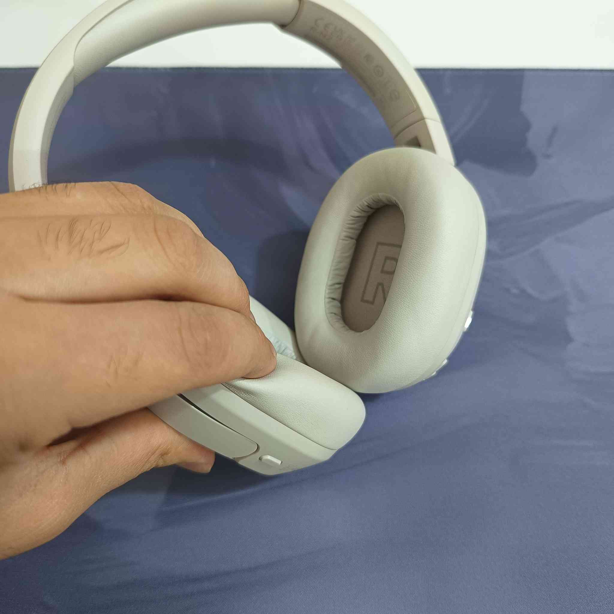 سماعات رأس Sound Form nc من شركة
سماعات رأس Sound Form nc العازلة للصوت من شركة العالمية belkin نظافة %100 سعر 50 ألف
سماعات اصلية وليس تقليد مستعملة لمدة 20 يوم استعمال بسيط جدا نضيفة جدا 100% مابيهة أي خدش تفحصهة كدام مندوب وضمانهة بعدة لمدة سنه كاملة
يوجد توصيل لجميع محافظات العراق
رقم تواصل ***********
