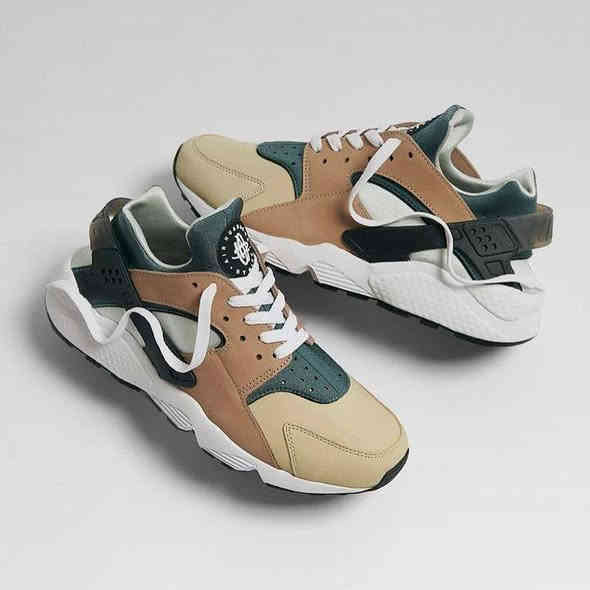 احذيه رياضيه باله نضيفه السعر 15والتوصيل مجاني لجميع المحافظات واذا ماعجبك تكدر  معا ابو التوصيل. رقم الحجز ***********  شريحه وليس واتسابب
