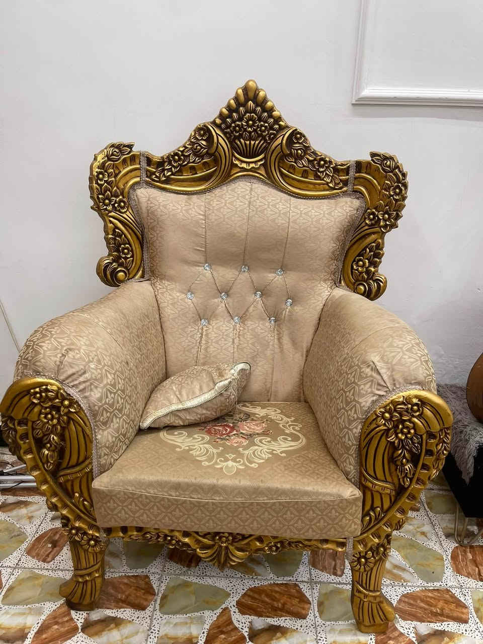 تخم قنفات جديد استعمال قليل١٠مقاعد سعر ٤٠٠ مع سستم سماعات كبيرةسعر ٦٠استفسار ***********
