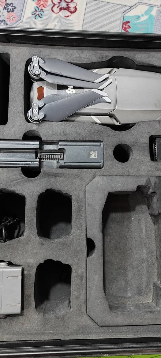 درون مافك 2 برو..
الملحقات بطارية عدد 2
شاحنة ..
شاحنة سيارة ..
قاعدة شحن اربع بطاريات ..
ريش مستعملة احتياط ..
حقيبة مقسمة ..
نقصها بطارية جوستك فقط تخلص شحن بسرعة ..

بيع او مراوس بمني 4 ..
توصيل موجود ..


**إذا كنت صاحب هذا الإعلان وتريد حذفه لأي سبب، رجاءا أرسل رسالة إلى الدعم الفني**