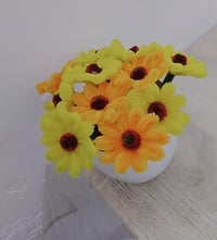 مصنوع يدوي • لمسة صفراء • ديكور مبهج