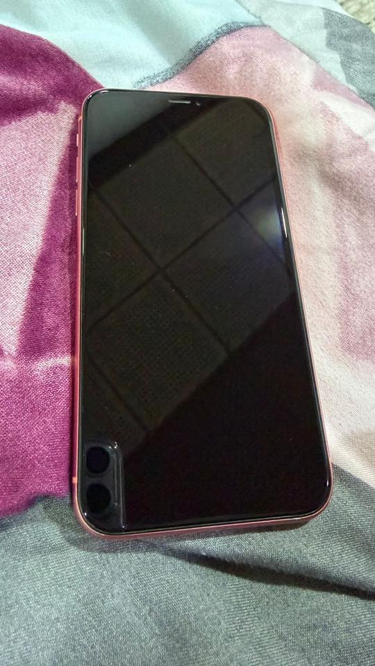 السلام عليكم ايفون اكس ار للبيع مبدل شاشة اصلية فقط بصمه الوجه متشتغل بطاريه 83. السعر 170 وبي مجال ***********
