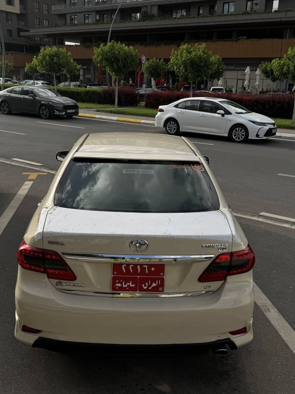 سڵاوتان لێبێت بۆ فرۆشتن یەک دەرگای بۆیاخە لەگەڵ دوو پەڵەی بچوک قرچی دەبەی ئاویشی نیە بە شەرت پێش و پشت کەپس 
گێرو مەکینەو تەبرید دارو بەرد بەشەرت
تەحویل غەرامە بەشەرت
نرخی 128 
شوێن سلێمانی ڕەقەم تەلەفون 
0773 279 8625 
واتساپ و ڤایبەریشی لەسەرە

