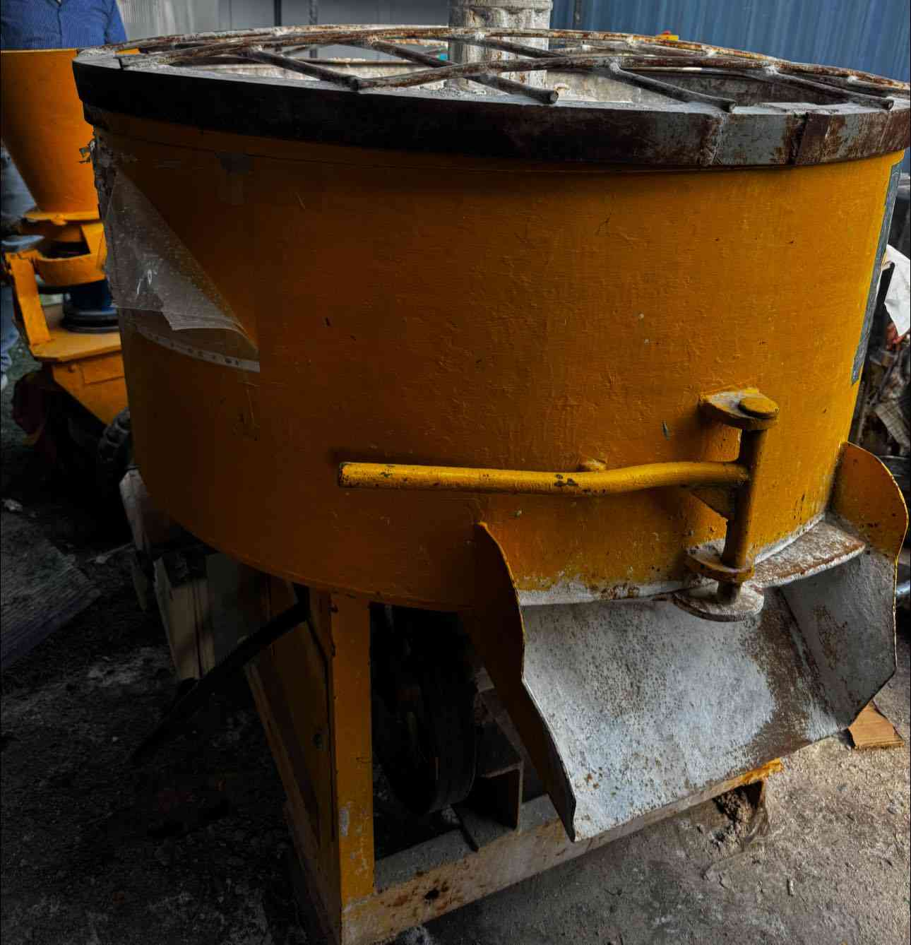 🛠️ متوفر الآن 🛠️
Industrial Concrete Mixer – خلاطة إسمنت صناعية متنقلة عالية الكفاءة
مناسبة لمختلف التطبيقات الإنشائية والخدمية

📦 الكمية: متوفرة 1 قطعة
💰 الأسعار: تنافسية ومناسبة للمشاريع الصغيرة والكبيرة

✅ جودة عالية – تصميم متين ومقاوم للتآكل
✅ أداء ثابت مع عمر افتراضي طويل
✅ صيانة سهلة وتكلفة تشغيل منخفضة
✅ مناسبة للاستخدام المستمر في مواقع البناء

📲 للتواصل والطلب: ***********
أو عبر الرسائل الخاص
