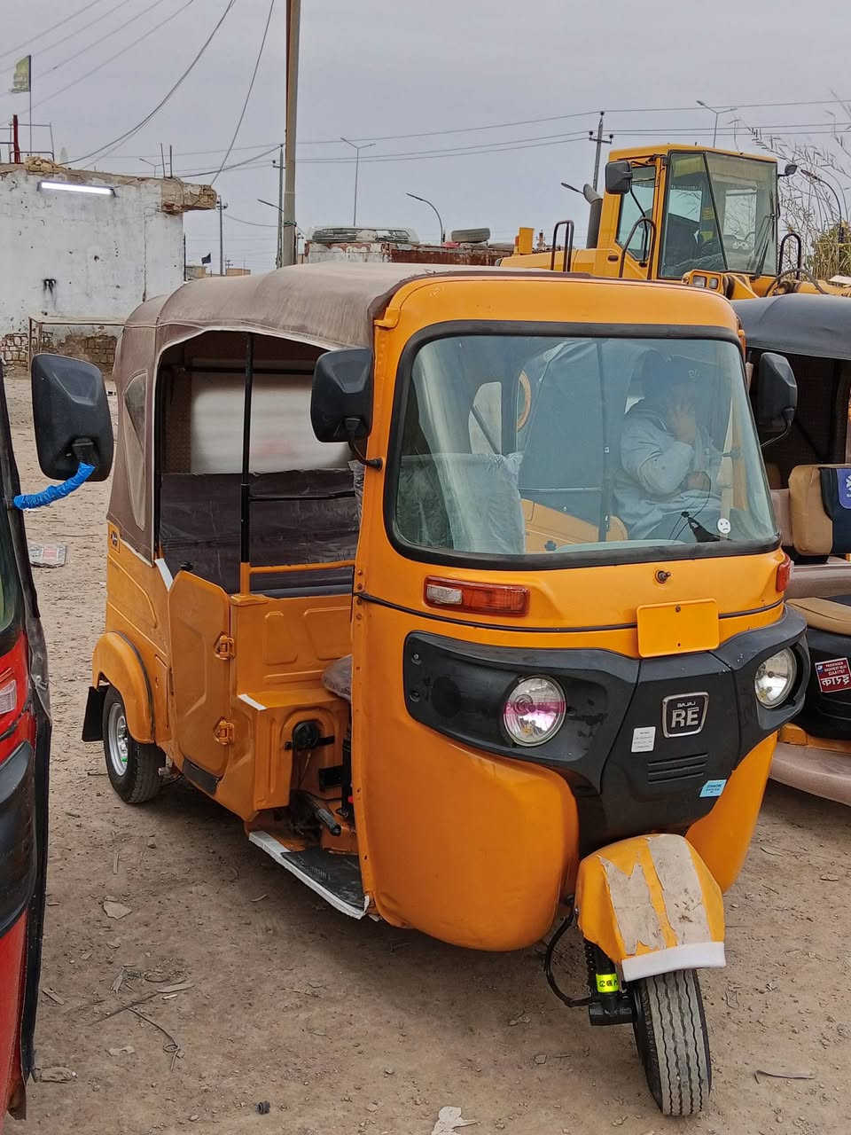 السلام عليكم تكتك للبيع 21شهر 9رقم ذي قار جاهزه عله اخر حبايه مكاني ناصريه قلعه سكر  للستفسار الاتصال.***********
