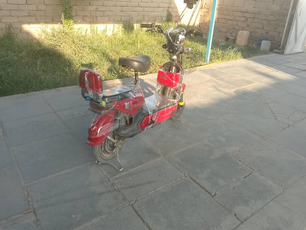 سلام عليكم للبيع دراجة شحن شغالة على اخر حباية  المكان نجف الاشرف ابو صخير  رقم*********** السعر 265 وبيهة مجال الشراي يتصل وبي خير ويدلل متواجد فيس وتساب
