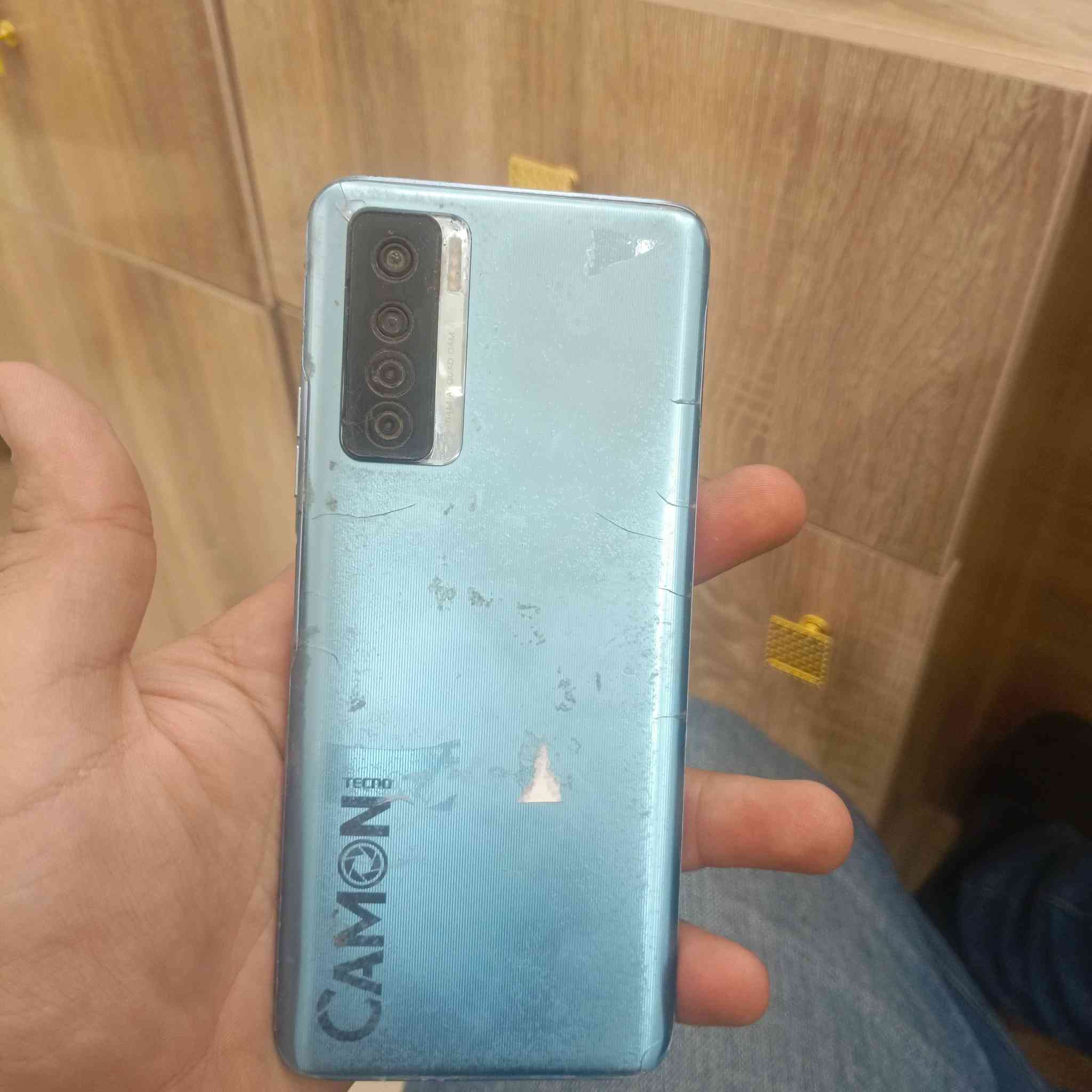 كامون 17 برو 
ذاكرة 256 
ابيعه على وضعة 35 مع التوصيل قفله 
***********
