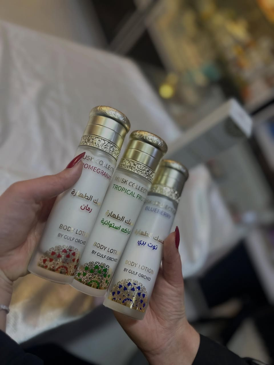 +1
لوشن للجسم من مجموعة مسك الطهارة من ماركة جلف أوركيد. 
يحتوي على مكونات مرطبة مثل زبدة الشيا وزيت جوز الهند لتنعيم وترطيب البشرة. 
متوفر بروائح مميزة منها الرمان والفواكه 🍎🍓🍋🍏🍒🍑الاستوائية والتوت 🍒البري. 
يتميز بتركيبة خفيفة وسريعة الامتصاص تمنح ترطيبًا يدوم لفترات طويلة.


**إذا كنت صاحب هذا الإعلان وتريد حذفه لأي سبب، رجاءا أرسل رسالة إلى الدعم الفني**