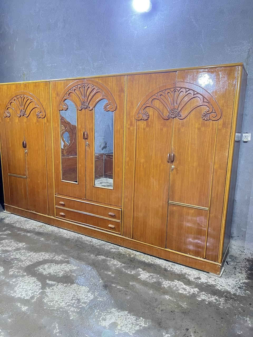 سلام عليكم غرفه مستخدمه نظيفه السعر ٥٥٠ العنوان الحله ***********
