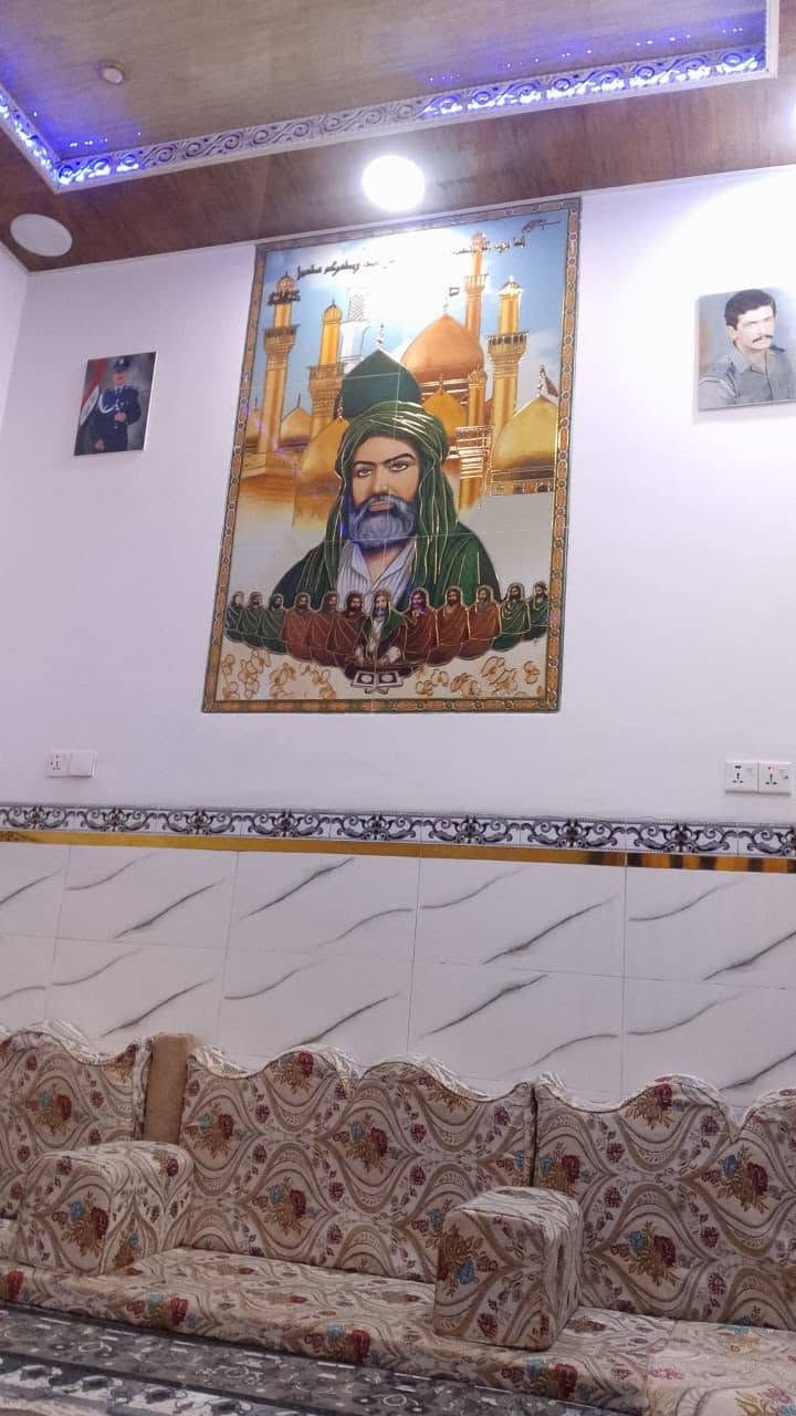 السلام عليكم
🏠 بيت للبيع في سوق الشيوخ - الحي العسكري
شارع المستوصف ويدخل أيضاً على شارع سيد جواد  المنطقة مخدومة بالكامل وقريبة من الخدمات والمرافق الأساسية
📐 المساحة الكلية: 100 متر
 طابو ملك صرف (سند جاهز للتحويل)
 طابقين (بناء نظيف وجديد )
التصميم الداخلي والمرافق:
🛏️ غرف النوم: غرفتين نوم  وحده فوك ووحده جوا + مخزن صغير
صالتين فوك وجوه
وديوانيه + بلكونة مطلة + سطحين 
🚿 الخدمات الداخلية: مطبخ ومجموعات صحية متكاملة.
💵 السعر: [ 85 مليون  ] (قابل للتفاوض بيه مجال )
للاستفسار عن البيت 
📱 رقم الهاتف: ***********
