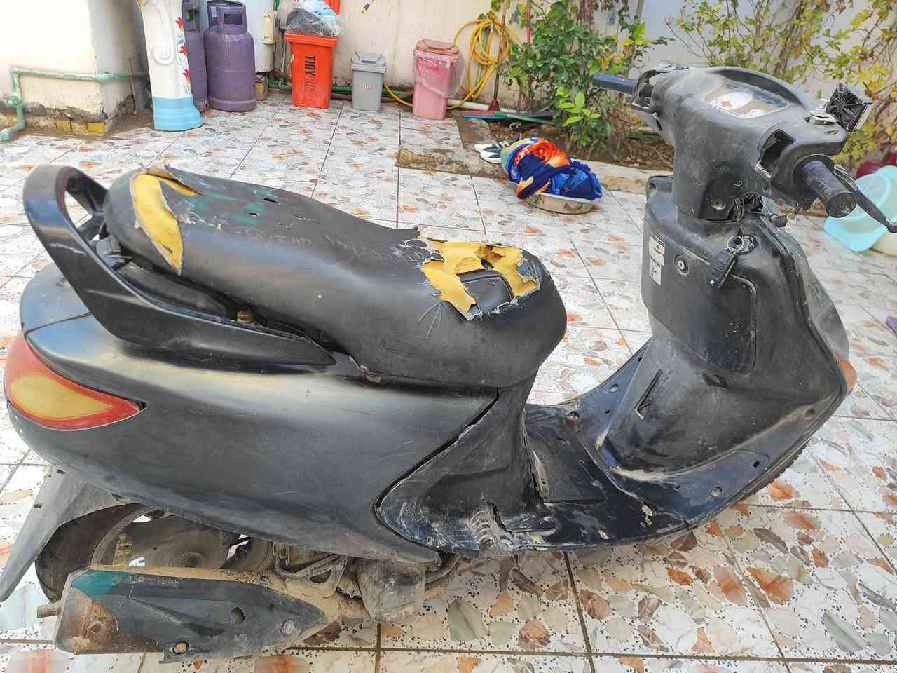 سلام عليكم. فراشة للبيع. محرك ما مفتوح مال حاوية. الدراجة حلوة بس عايزهة ترتيب شوية ما بيهة اشاير وضوة خارجي وعوزهة ترتيبات السعر 300وبيهة مجال قليل المكان نجف الحولي شارع 30الاتصال ***********
