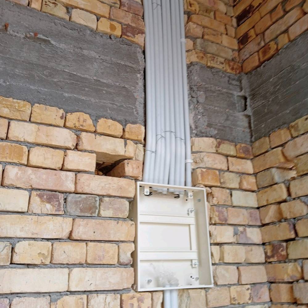 عملي هو حفر وتنزيل بوريات الكهرباء شرط غلي الليزر حفر تسليم تشطيب كل مايتعلق في الكهرباء  العمل داخل البصره فقط  التواصل عبر رقم الهاتف 