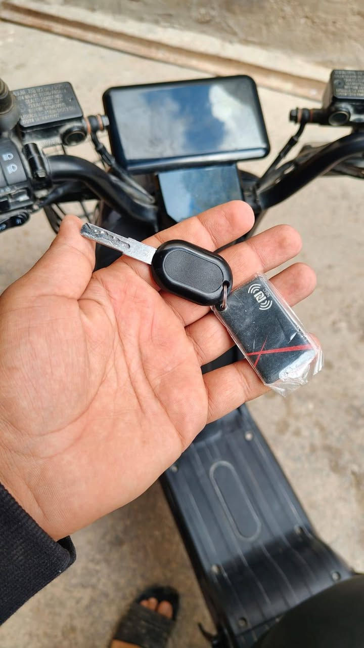 السلام عليكم..
دراجة " R9 " للبيع نظيفة و ما بيها اي مشاكل دبل اشارة و بيها رجوع للخلف ايضا و تشتغل بتقنية NFC الامبيرية 32 و البطاريات 6 بطاريات شحنها و ادامته بلادي ما بيه اي مشاكل و استخدمها تطول هواي..
السعر 450 و بيها مجال..
للتواصل *********** واتساب و اتصال
