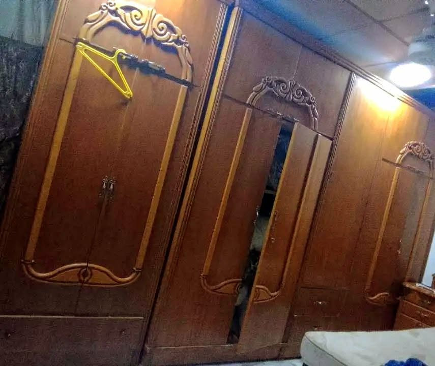 غرفه ثقيله خشب نظيف مستعمله للبيع 
السعر ٦٠٠ الف
القنصور خمسة ابواب
نقشة ضخمه كامله 
مكان حي عدن 
للاستفسار 
***********
