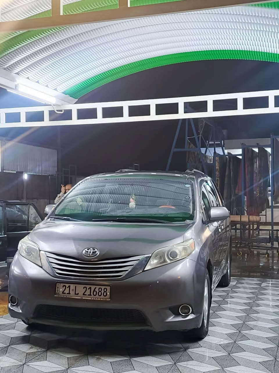 سيارة سينا موديل 2017 
محرك 6 سلندر
8 راكب
محرك وكير كفالة
تبريد كهربائيات جاهزة
بوب كهربائي
ماشية ٣٢٠ 
رقم شمالي 
حادثها جوملغ جهت سكن وراس بونيد وبيها
باب الي ورا ساىق شوي صبغ فقط صور سونار مرفقه
سعر ١٦٠ وبيها مجال
سياره مابيها لو ربع مصرف
بيها اداما نوزلات وفيت بم وبلكات تبديل دهن ودسكات كله جديد 
*********** بي وتساب
