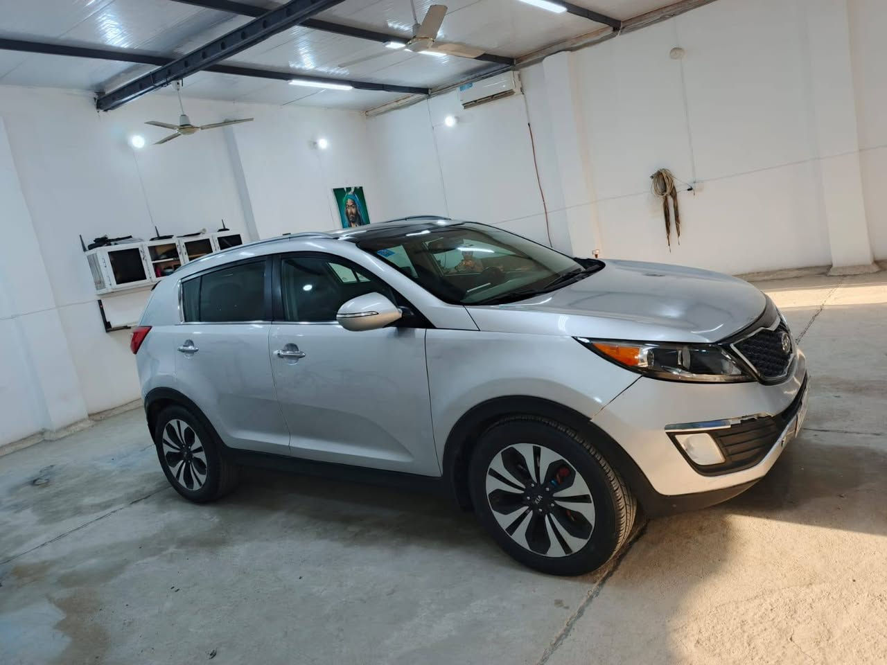 السلام عليكم اسبورتج موديل ١٢ وارد امريكي حادث جاملغ وبنيد بيه اهنا قطعتين صبغ فول واحد عله وأحد جاهزه من كلشي  بيع مستعجل مكان بابل القاسم السعر ١٠٥ *********** ***********
